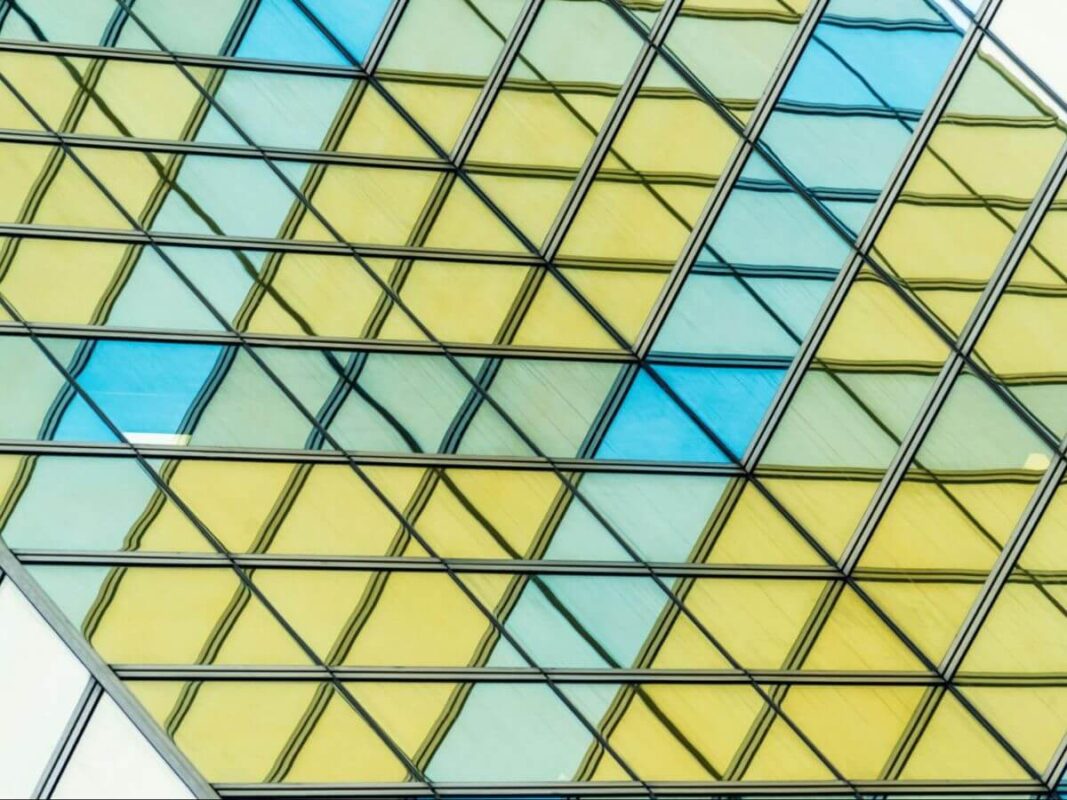 الزجاج السيكوريت الملون والمدخن