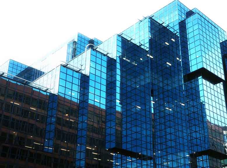 الفرق بين الزجاج العادي والسيكوريت